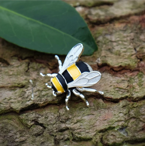 At Brooch: Bee (Large Silver)